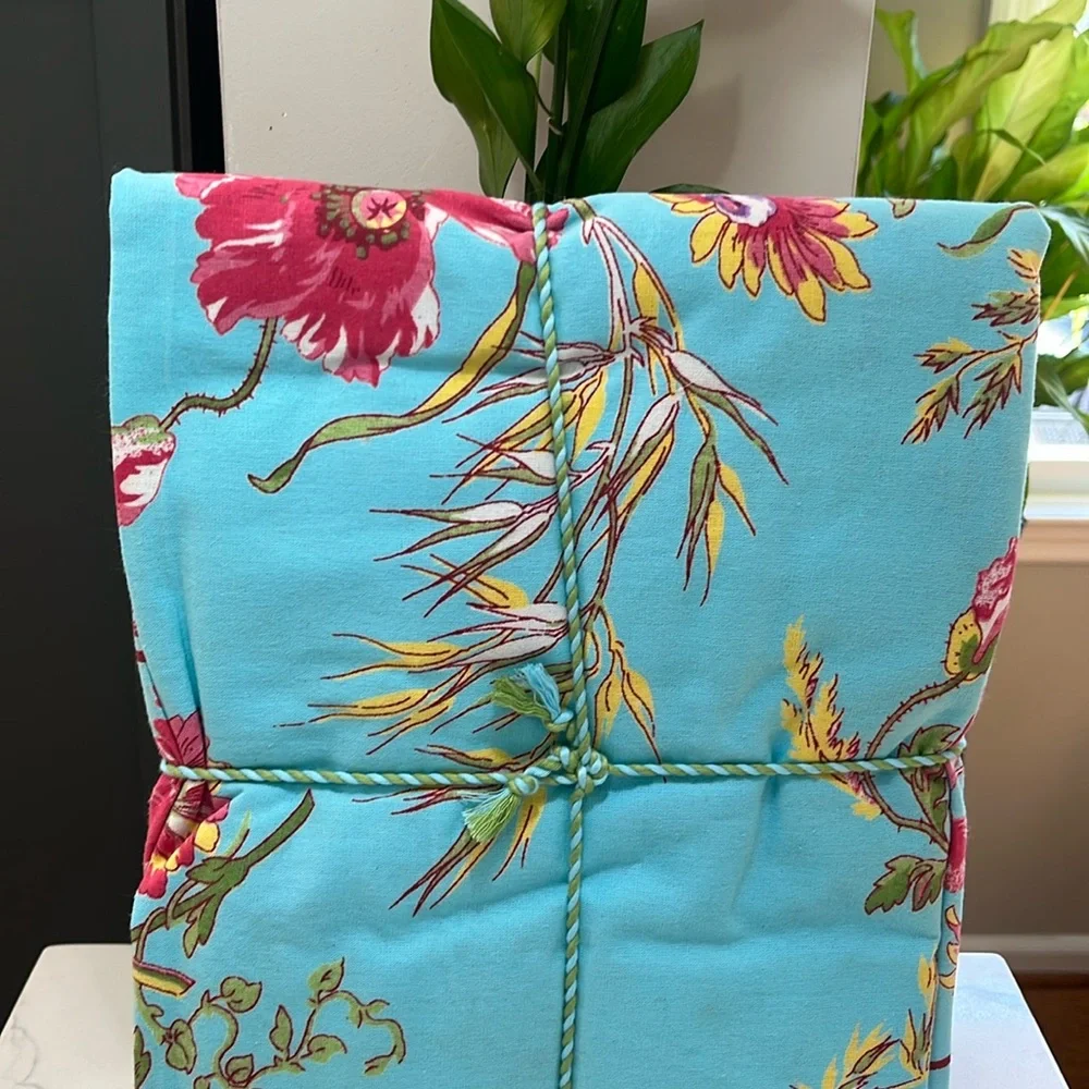 April Cornell Wildflower, Aqua Tablecloth 70” Rd Gorgeous Aqua Yellow Pink NWT